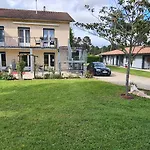 Résidence Hôtelière La Farguaise 3min Du Péage 3*