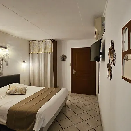 Penzion Hoteliere La Farguaise 3min Du Peage 3*